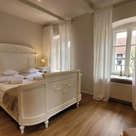 Carte Blanche Hotel *