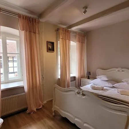 Carte Blanche Hotel *